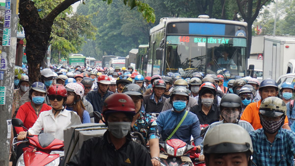 Cảnh kẹt không lối thoát trên đường Nguyễn Kiệm, đoạn từ ngã 6 Gò Vấp đến vòng xoay Nguyễn Thái Sơn