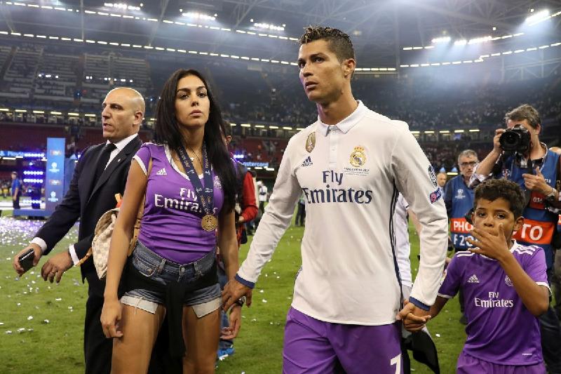 Georgina như một nàng lọ lem gặp được hoàng tử Ronaldo