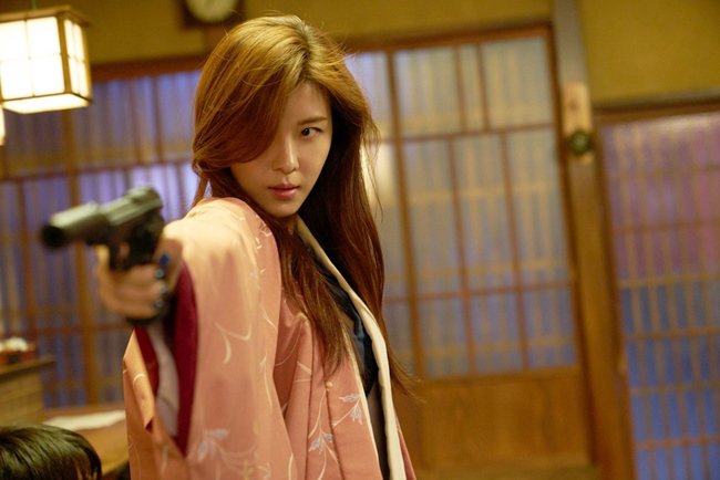Tháng 11 này, bom tấn điện ảnh "Thiên la địa võng" có sự góp mặt của Ha Ji Won cũng sẽ chính thức đổ bộ màn ảnh rộng.