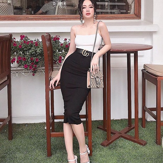 Angela Phương Trinh đăng tải hình ảnh trang điểm xinh đẹp kèm theo dòng chú thích: “Niềm vui chính là lớp trang điểm đẹp nhất”.