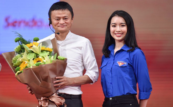 Cô gái đại diện cho 3.000 bạn trẻ có mặt tại đó chính là Ngô Khánh Linh, sinh viên năm 3 ngành tiếng Anh trường Học viện Ngoại giao.