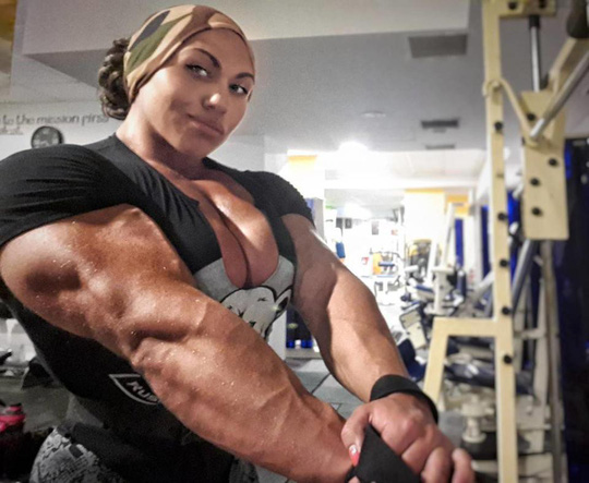 Nataliya Kuznetsova, 26 tuổi người Nga, là một nữ lực sĩ có cơ bắp đồ sộ nhất thế giới. Cô từng là nhà vô địch thế giới và châu Âu vào các năm 2014, 2015.
