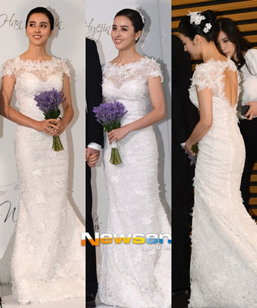  Han Hye Jin kết hôn với cầu thủ bóng đá Ki Sung Yeong. Váy cưới của cô đến từ thương hiệu Oscar de la Renta có giá khoảng 10.000 USD (hơn 200 triệu đồng) 