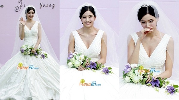 Han Chae Young kết hôn với một doanh nhân giàu có vào năm 2007. Chiếc váy mà 