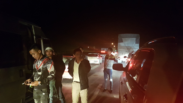 Hà Nội: Cao tốc Pháp Vân tắc dài lúc nửa đêm