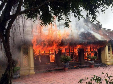 Đình làng hơn 300 tuổi ở Thái Bình bị lửa thiêu rụi