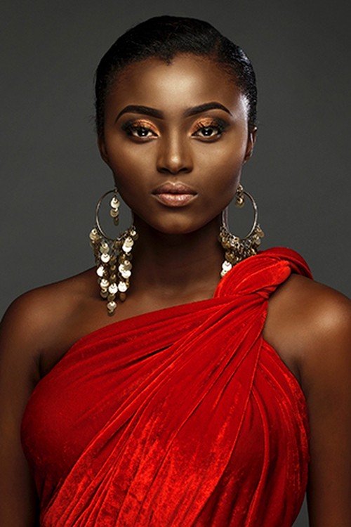 Ruth Qurashie là nhan sắc đại diện Ghana tranh tài tại Miss Universe 2017. Tuy nhiên, gương mặt của người đẹp này không phải là gương mặt của hoa hậu.