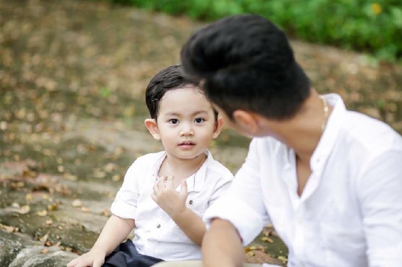Phan Hiển hóm hỉnh nói về giây phút bình yên cùng con trai: 