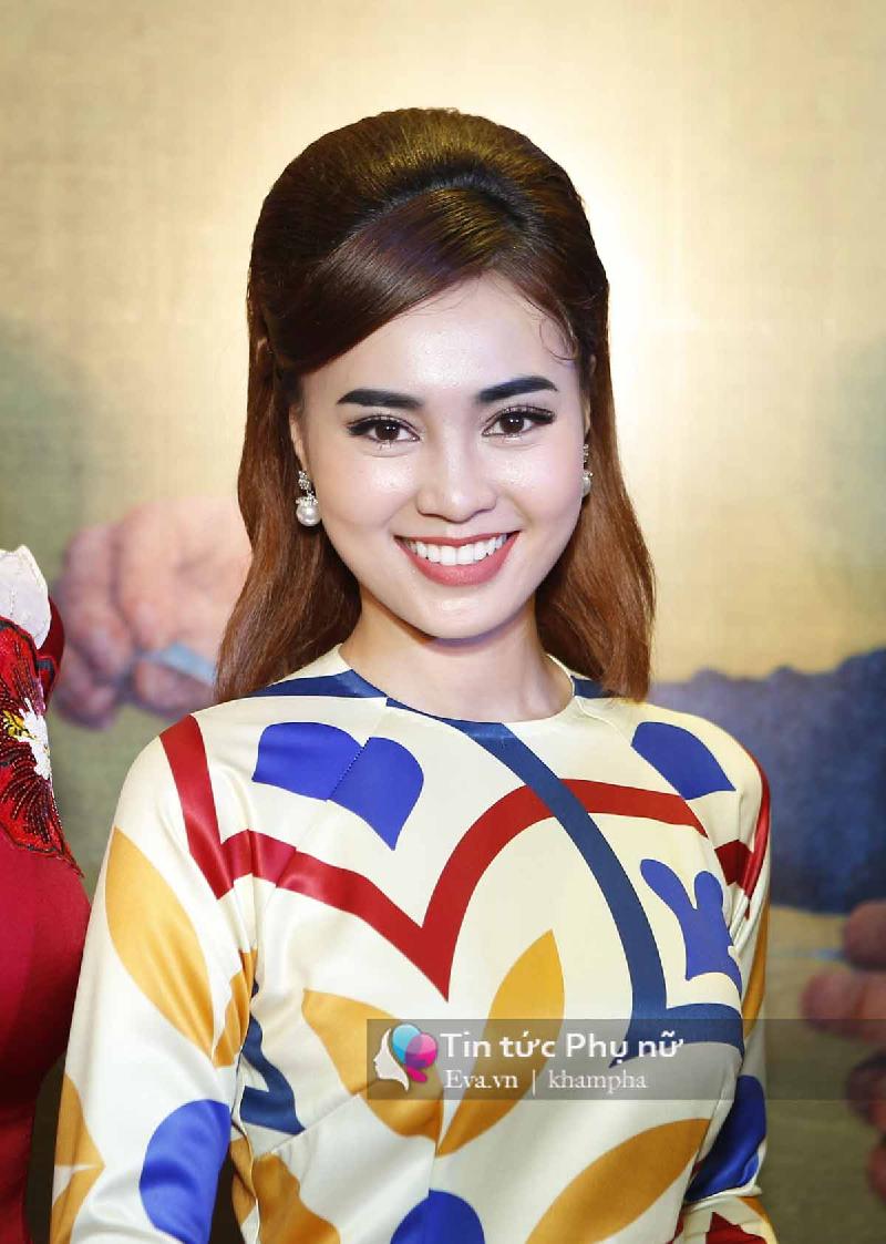 Diễn viên Ninh Dương Lan Ngọc cười rạng rỡ trong buổi ra mắt bộ phim do cô đóng chính.
