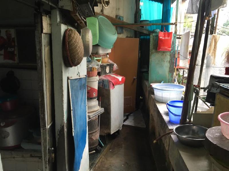 Cảnh sinh hoạt bất ngờ bên trong biệt thự cổ triệu đô ở Hà Nội