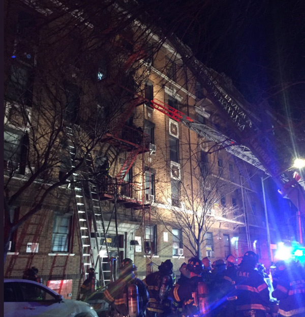 Cháy chung cư ở New York, 12 người chết