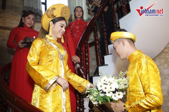 Lâm Khánh Chi đám cưới bạc tỷ với chồng kém 8 tuổi