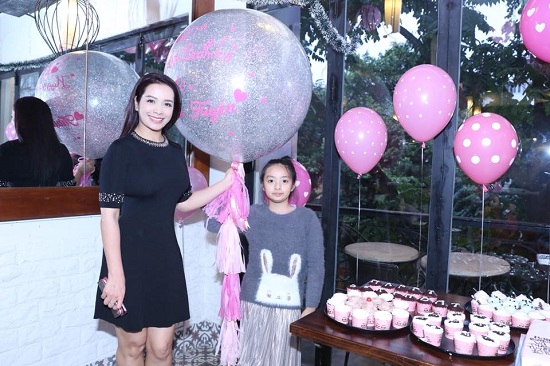 Cựu người mẫu Thúy Hằng chuẩn bị tổ chức tiệc sinh nhật đón tuổi mới cho con gái.