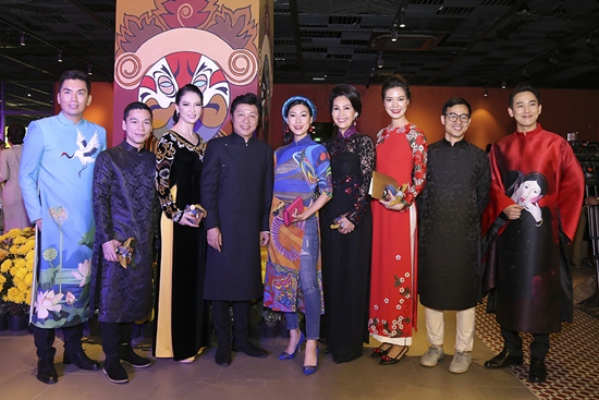 Tham dự buổi công diễn có nhiều nghệ sân khấu Thành Hội, Ái Như, cựu người mẫu Thuỷ Hương, diễn viên 