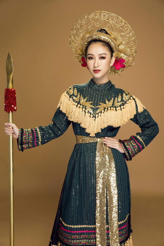 Bộ trang phục nữ chiến binh lấy cảm hứng từ hình tượng Hai Bà Trưng mà Hà Thu mang theo dự thi Miss Earth