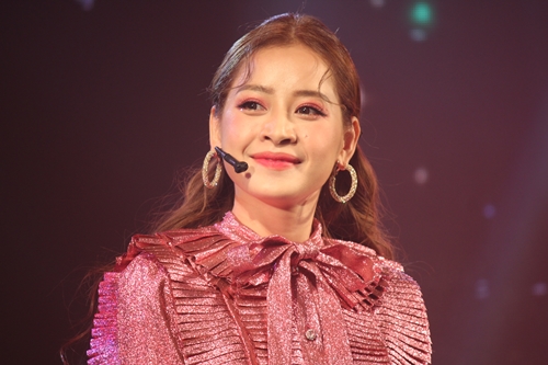 Chi Pu lại bị chê hát hụt hơi trong buổi họp fan tại Hàn Quốc
