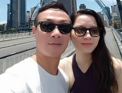 MC Anh Tuấn khoe ảnh hạnh phúc bên vợ xinh đẹp kém 14 tuổi