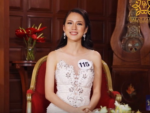 Thí sinh Hoa hậu Hoàn vũ Việt Nam bộc lộ khả năng ứng xử qua phần phỏng vấn