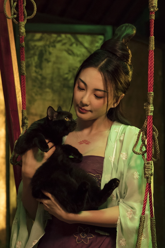 Trương Vũ Kỳ trong vai Xuân Cầm – vợ của tể tưởng