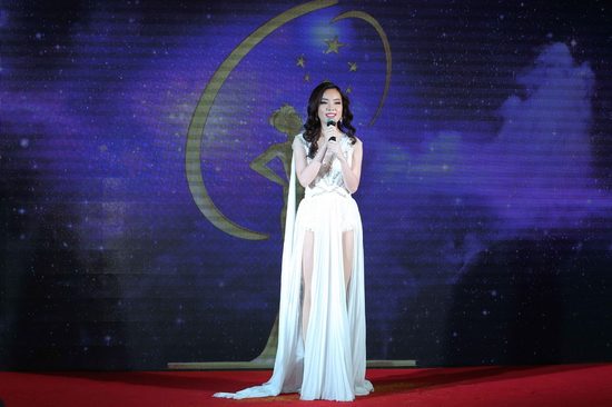 Một vài thí sinh khác cũng có phần hát tốt như Nguyễn Thanh Vân Anh (SBD 423) trình bày ca khúc tiếng Anh “You raise me up”