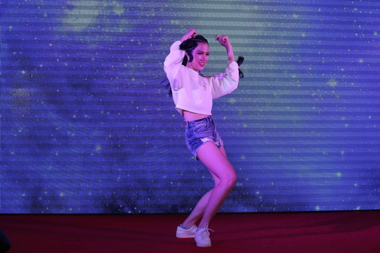 Thí sinh Vũ Thị Tuyết Trang (SBD 115) có bài nhảy tự do nhằm động viên mọi người phải tự tin lên “nếu mình thích gì thì cứ mặc kệ mọi người nói, cứ làm điều mình thích thôi, ít nhất mình sẽ nhận lại niềm vui như em đang có”.