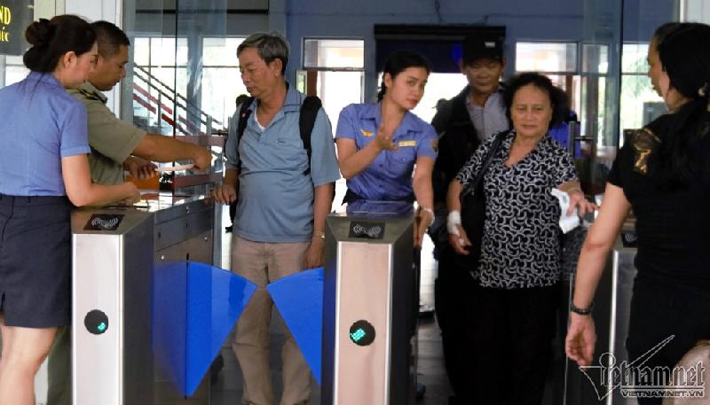  Ga Sài Gòn chính thức đưa cổng soát vé tự động đi vào hoạt động