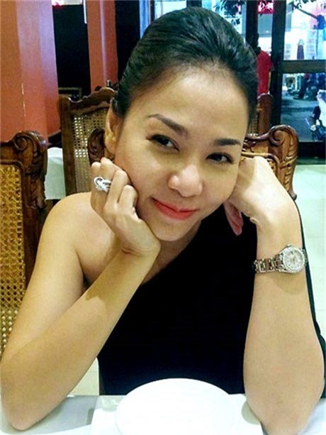 Thu Minh với mẫu nhẫn kim cương khác biệt và đồng hồ hàng hiệu