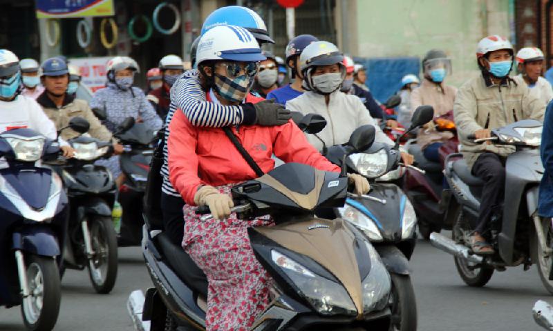 Hầu hết người dân Sài Gòn đều cảm nhận được rõ ràng sự thay đổi thời tiết se lạnh vào sáng sớm