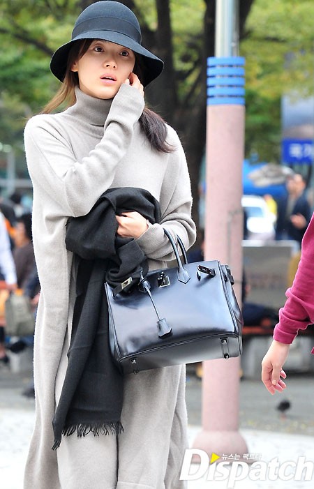 Song Hye Kyo là một trong ít những ngôi sao luôn tự tin với mặc mộc khi ra đường