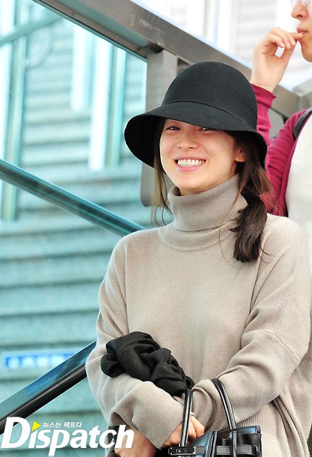 Với nụ cười tỏa nắng rực rỡ, cô được khán giả ưu ái gọi là mỹ nhân để mặt mộc đẹp nhất xứ Hàn