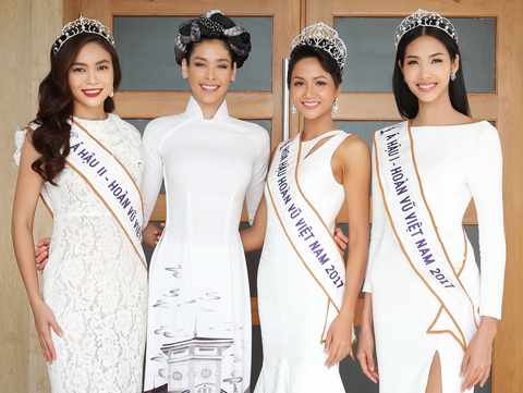 Top 5 Hoa hậu Hoàn vũ Việt Nam cùng HHHV Thế giới đến thăm lãnh đạo tỉnh Khánh Hòa