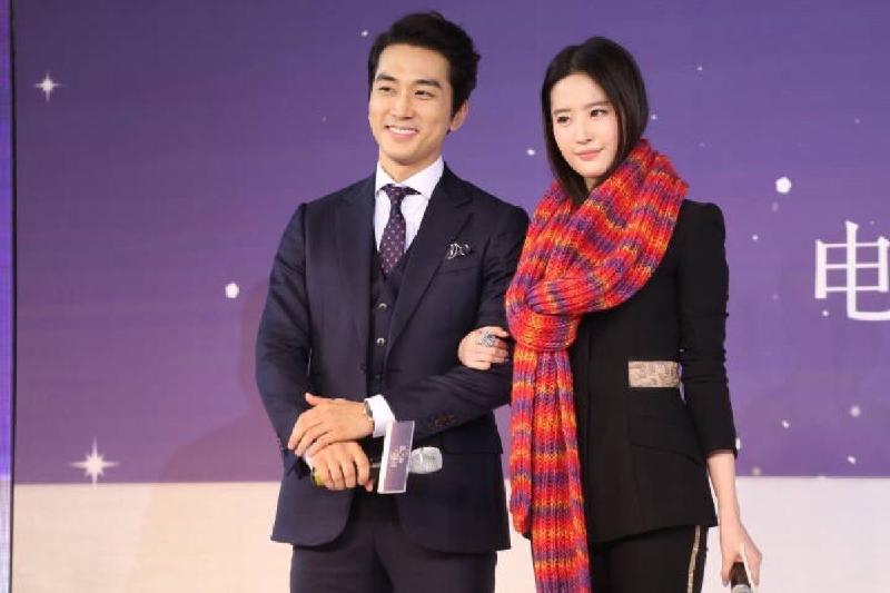 Lưu Diệc Phi và Song Seung Hun tình cảm khi ra mắt phim