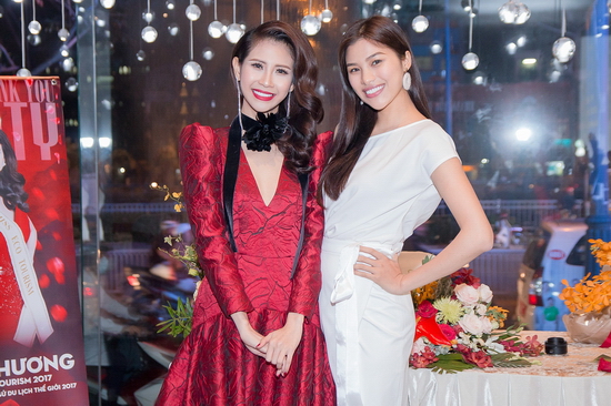  Á hậu 1 World Miss Tourism Ambassador 2017 Liên Phương và Á hậu 3 Miss Eco International 2017 -  Nguyễn Thị Thành