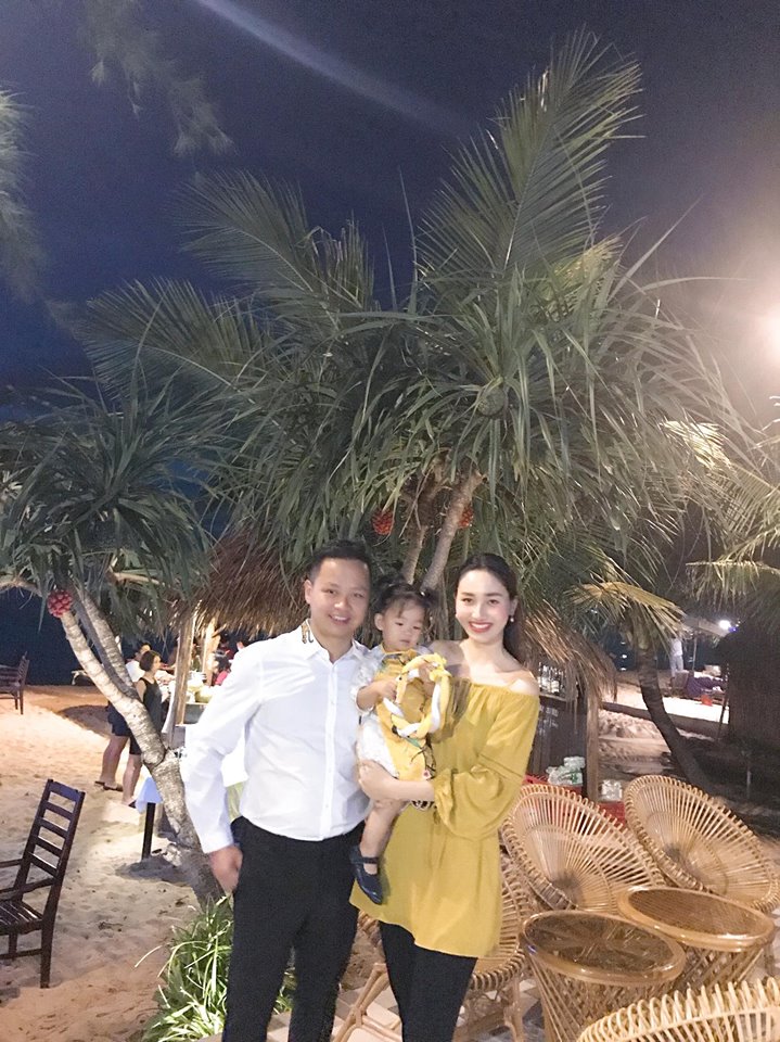Á hậu Hoàn vũ Việt Nam 2015 - Ngô Trà My đón năm mới bên chồng đại gia và con gái tại đảo ngọc Phú Quốc. 