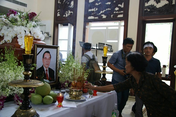  Người dân Củ Chi đến thắp hương cho nguyên Thủ tướng Phan Văn Khải