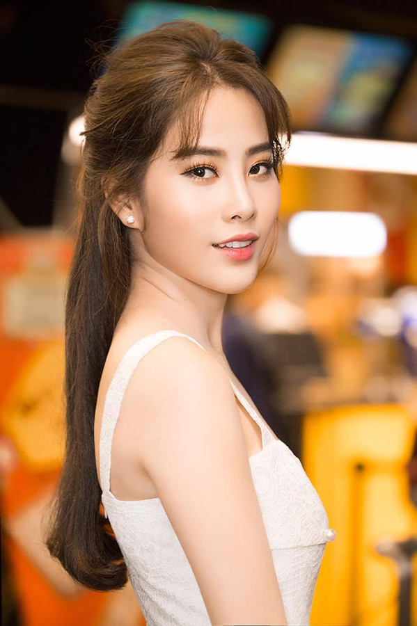 Nam Em từng là mỹ nhân nhân đại diện Việt Nam dự thi Hoa hậu Trái Đất 2016 và lọt top 8 chung cuộc.