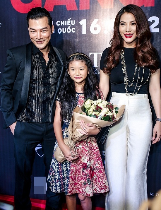 Trương Ngọc Ánh đưa con gái tới dự tiệc ra mắt phim của Trần Bảo Sơn