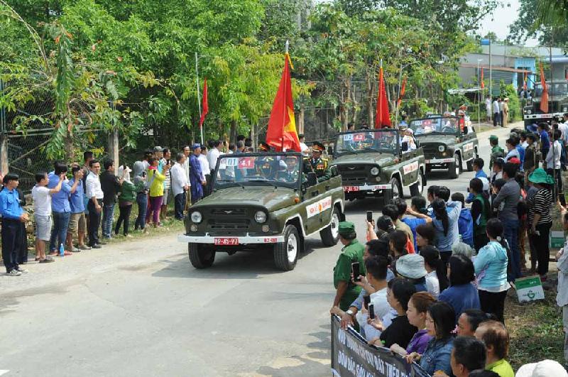 Đúng 10h, sau gần hai giờ di chuyển, linh cữu nguyên Thủ tướng Phan Văn Khải đã về nhà riêng tại xã Tân Thông Hội.  