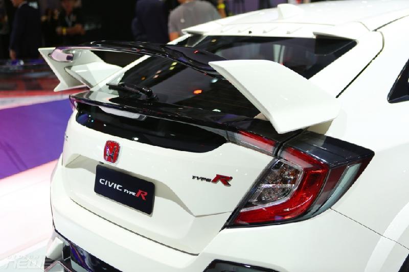 Chi tiết Civic Type R - Xe dẫn động cầu trước nhanh nhất thế giới