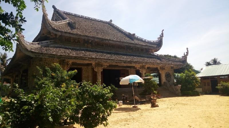 Chùa Thanh Lương tọa lạc tại thôn Mỹ Quang Nam, Xã An Chấn, huyện Tuy An, tỉnh Phú Yên, cách trung tâm thành phố Tuy Hòa 10 km về phía Bắc