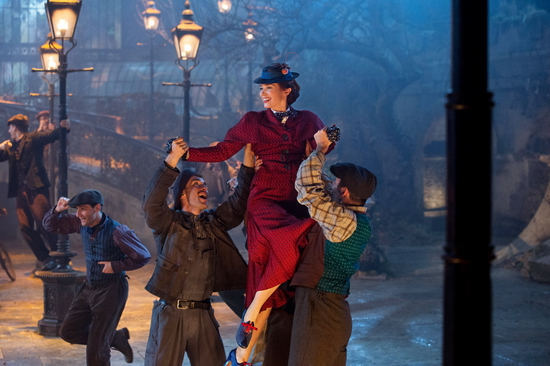 Emily Blunt sẽ trở thành cô bảo mẫu màu nhiệm Mary Poppins, người sẽ mang niềm vui đến với gia đình Banks