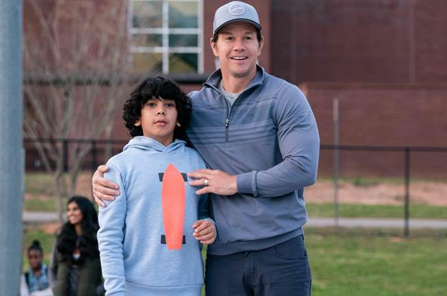 Với những gì đã thể hiện trong hai phần phim Daddy’s Home, Mark Wahlberg chính là lựa chọn hoàn hảo để kể lại những trải nghiệm của đạo diễn Sean Anders.