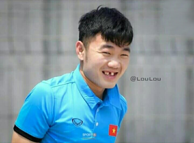 Phong độ ngời ngời khi bị chế ảnh răng móm, cầu thủ tuyển Việt Nam khiến người xem thốt lên không mê nổi-2