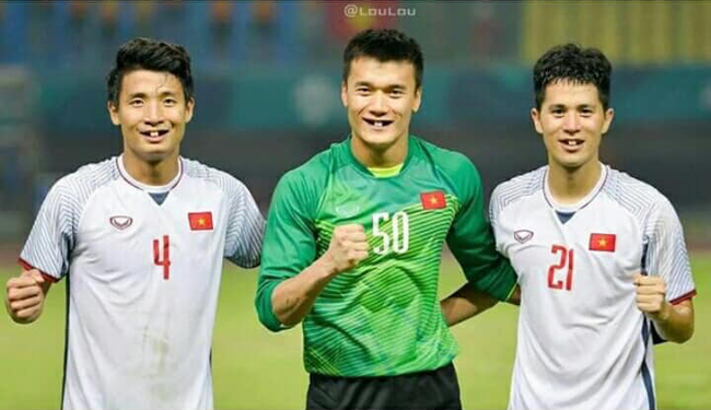 Phong độ ngời ngời khi bị chế ảnh răng móm, cầu thủ tuyển Việt Nam khiến người xem thốt lên không mê nổi-11