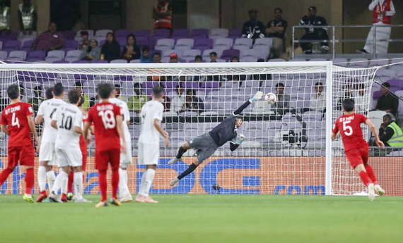 Pha sút phạt ghi bàn tuyệt đẹp của Quang Hải.Ảnh: AFC