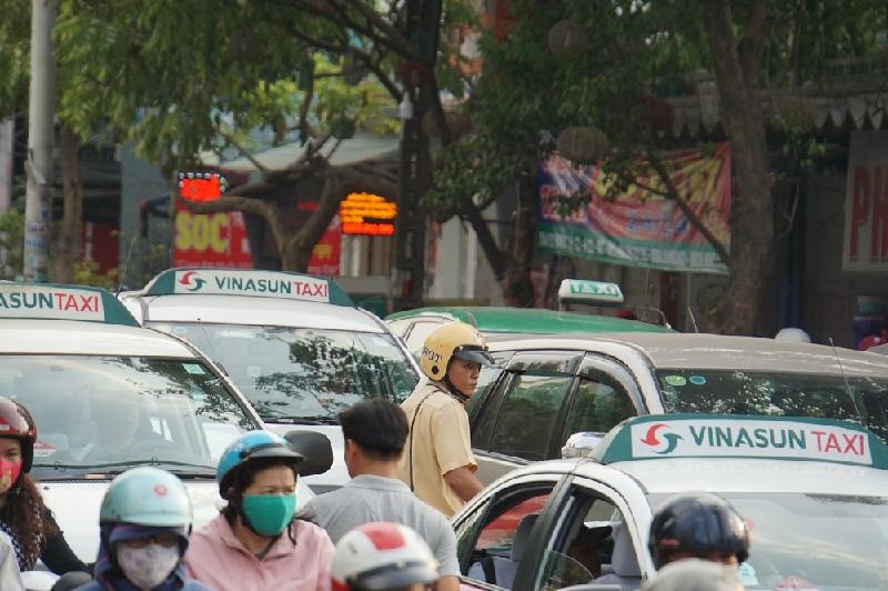 Bến xe lớn nhất Sài Gòn 'nghẹt thở' vào cao điểm Tết