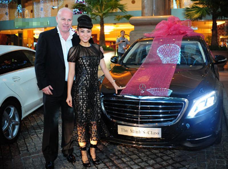 Thu Minh bên chiếc xe 7 tỷ chồng tặng dịp Giáng sinh 2013