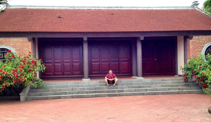 Ngoài căn nhà khang trang, hiện đại tại Hà Nội, nghệ sĩ còn có một căn nhà gỗ trị giá bạc tỷ ở quê nhà Bắc Ninh cùng một khoảng đất đai xung quanh.