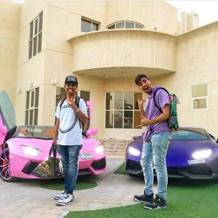  Thuộc thế hệ 'ngậm thìa vàng' ở Dubai nhưng Mohamed Beiraghdary không phụ thuộc bố mẹ. Anh có nguồn thu nhập 'khủng' nhờ các video đăng trên mạng và các hợp đồng quảng cáo, làm gương mặt đại diện thương hiệu.
