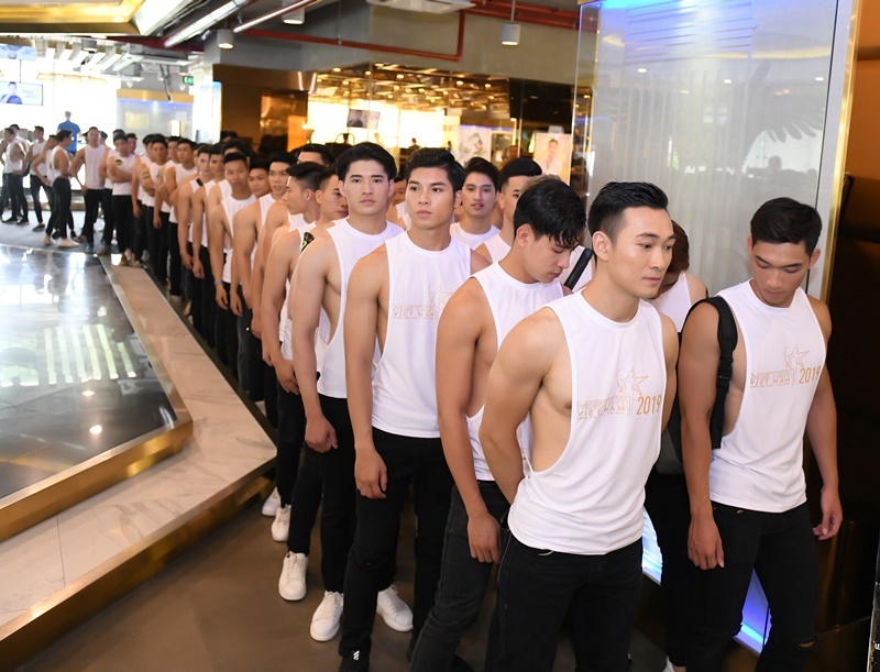 Buổi sơ khảo miền Bắc Mister Vietnam 2019 diễn ra tại Hà Nội với hàng trăm thí sinh tham gia.